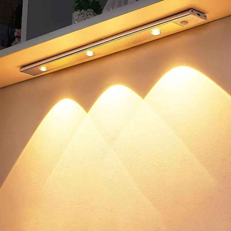 Lampe intelligente rechargeable avec détecteur automatique de mouvement