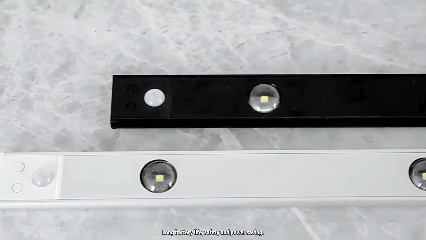 Lampe intelligente rechargeable avec détecteur automatique de mouvement